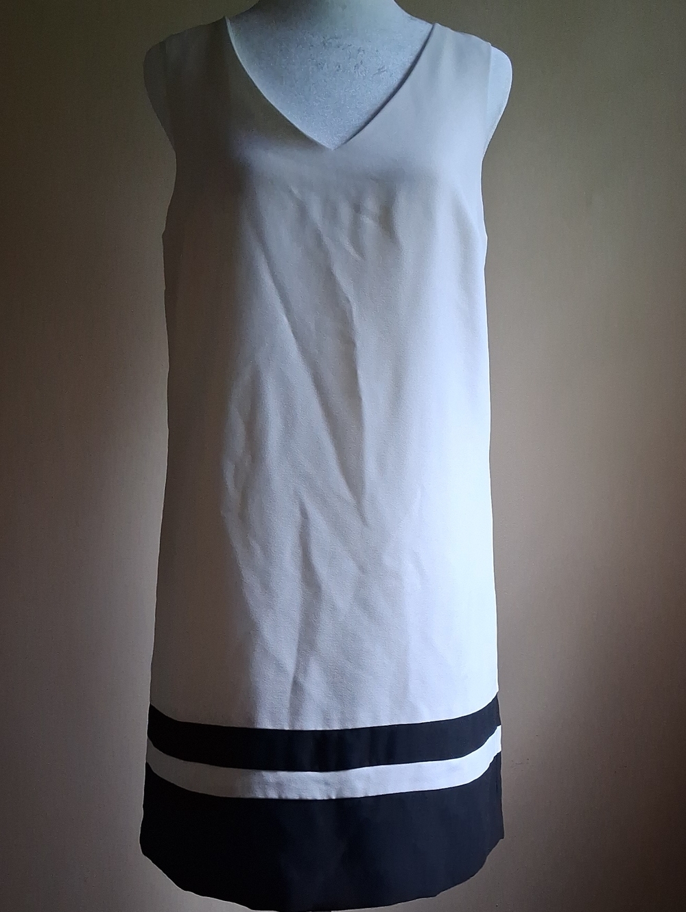 "Banana Republic" V-Neck Mini Dress
